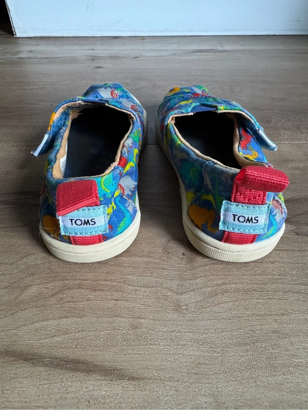 TOMS • Toddler 7 • Kids Dinosaur Print Slip-On Shoes